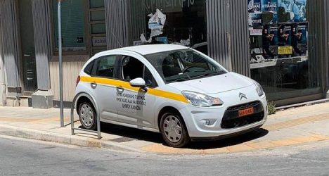 Δημοτικό όχημα παραβίασε το μισό ΚΟΚ (ΦΩΤΟ)