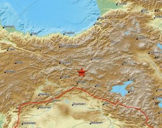 Ενας νεκρός και εννέα τραυματίες από τον σεισμό στην Τουρκία