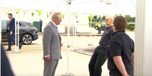 Υπάλληλος λιποθύμησε μπροστά στον πρίγκιπα Κάρολο (ΒΙΝΤΕΟ)