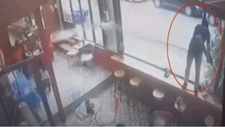 Η δολοφονία στο καφέ του ηθοποιού Μάνου Παπαγιάννη – Βίντεο ντοκουμέντο
