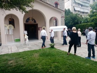 Τρίκαλα: Ράγισαν καρδιές στην κηδεία της 16χρονης (ΦΩΤΟ)
