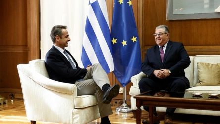 Με Κουτσούμπα και Βαρουφάκη συναντήθηκε ο Κυριάκος Μητσοτάκης