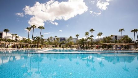 Ισπανία: Τα ξενοδοχεία θα πληρώνουν τα τεστ κορονοϊού των Βρετανών τουριστών!