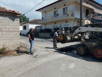Δήμος Λαγκαδά: Εργασίες αποκατάστασης φθορών στο οδικό δίκτυο