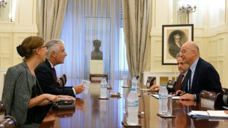 Συναντήθηκε με τον Γερμανό πρέσβη ο Νίκος Δένδιας