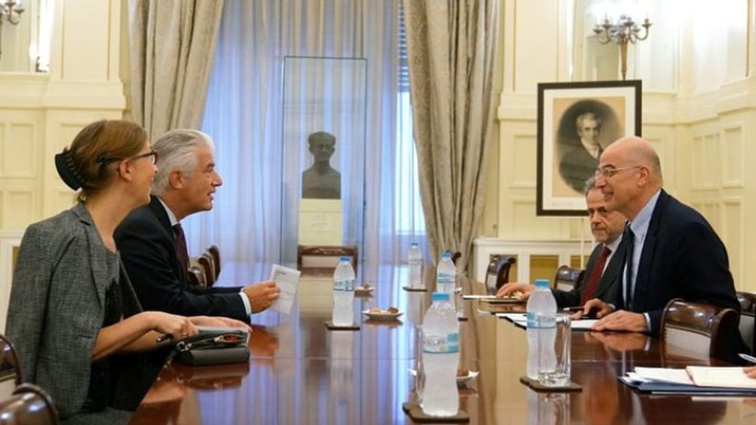 Δένδιας