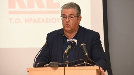 Tο μνημείο των αγωνιστών στη Μακρόνησο εγκαινίασε o Δημήτρης Κουτσούμπας