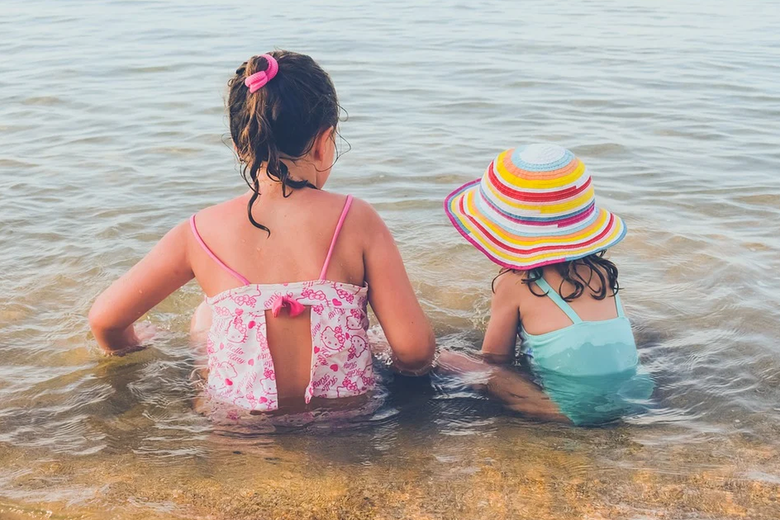 Ελλάδα παιδιά θάλασσα καλοκαίρι