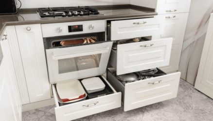 Σε τι χρησιμεύει το συρτάρι κάτω από το φούρνο