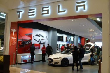 H Tesla ανοίγει το πρώτο κατάστημά της στην Αθήνα!