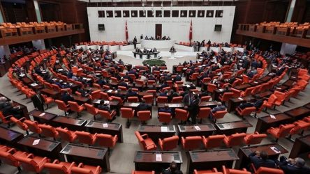 Τουρκία: Η αντιπολίτευση πήγε με μαρούλια, ντομάτες και μελιτζάνες στη Βουλή