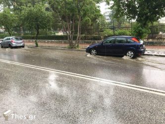 Τι πρέπει να προσέχετε κατά τη διάρκεια οδήγησης στη βροχή