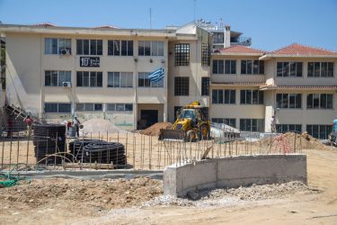 Μια νέα αυλή ετοιμάζεται στο 10ο Δημοτικό Σχολείο Συκεών
