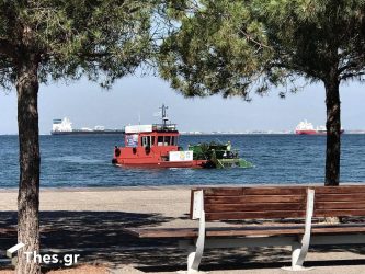 Θεσσαλονίκη – Θερμαϊκός: 1 τόνο σκουπίδια συλλέγει η «Αλκίππη»