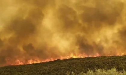 Ολονύχτια η μάχη με τις φλόγες στη Μάνη – Καλύτερη σήμερα η εικόνα