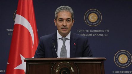 Τα… βάζει με τη Γαλλία που έστειλε μαχητικά στην Κύπρο ο Ακσόι