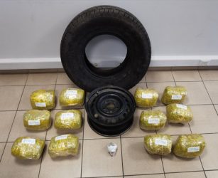 Θεσσαλονίκη: Εκρυψαν τα 12,5 κιλά κάνναβης στη ρεζέρβα του αυτοκινήτου! (ΦΩΤΟ)