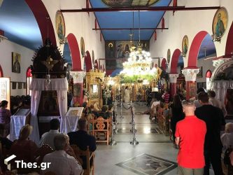 Με μέτρα ασφαλείας και αστυνομία τίμησαν την Παναγία στα Νέα Ρόδα (ΦΩΤΟ)