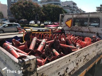 Θεσσαλονίκη: Καταστράφηκαν κιόλας τα πασαλάκια στην Καραμανλή (ΒΙΝΤΕΟ & ΦΩΤΟ)