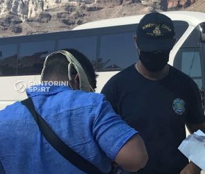Ξέχασε τη μάσκα και ”φόρεσε” το μπικίνι της συζύγου του για να ταξιδέψει (ΦΩΤΟ)