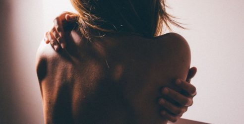 Οι τρόποι για να φροντίσετε το δέρμα σας μετά τις διακοπές