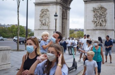 Σοκ στη Γαλλία με πάνω από 45.000 νέα κρούσματα κορονοϊού