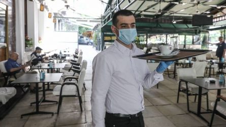 Κορονοϊός: Τι ισχύει από αύριο για μπαρ, εστιατόρια, γάμους και πανηγύρια