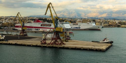 Κρήτη: Τραυματίες από έκρηξη σε πλοίο στο λιμάνι του Ηρακλείου