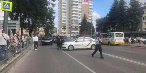Συναγερμός στην Ουκρανία: Ανδρας απειλεί να ανατινάξει τράπεζα