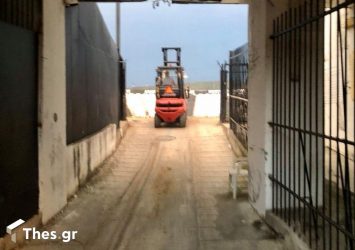 Εργασίες για την αλλαγή του χλοοτάπητα στην Τούμπα (ΦΩΤΟ)