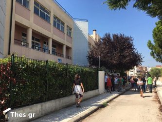 Σχολεία: “Αστειότητες τα παιδομαζώματα και οι δομές για COVID”