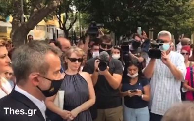 “Πολιόρκησαν” Ζέρβα-Ακριτίδου στην Ξηροκρήνη – Οι ερωτήσεις των γονιών για τα πρωτόκολλα (ΒΙΝΤΕΟ)