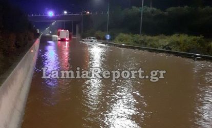 Ιανός: Εγκλωβίστηκαν οχήματα στην Εθνική Οδό Θεσσαλονίκης – Αθήνας (ΒΙΝΤΕΟ & ΦΩΤΟ)