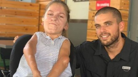 Δραμινός ανέβηκε στην κορυφή του Ολύμπου κουβαλώντας στην πλάτη του νεαρή Θεσσαλονικιά με κινητικά προβλήματα