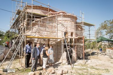 Η υπουργός Πολιτισμού στον αρχαιότερο βυζαντινό ναό της Ελλάδας στον Χορτιάτη