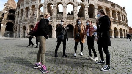 Υποχρεωτική η μάσκα σε εξωτερικούς χώρους στην Ιταλία