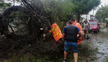 «Ιανός»: Διασώθηκε τριμελής οικογένεια στους Σοφάδες Καρδίτσας!