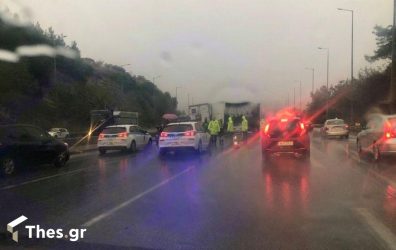 Θεσσαλονίκη: Καραμπόλα με τέσσερα οχήματα στον Περιφερειακό