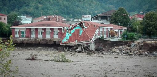 Βιβλική καταστροφή στο Μουζάκι: Καταστράφηκε το Κέντρο Υγείας – Επεσε γέφυρα, διαλύθηκαν δρόμοι (ΒΙΝΤΕΟ & ΦΩΤΟ)