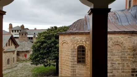 Κορονοϊός: Αρνητικός ο 85χρονος μοναχός από το Αγιο Ορος