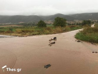 Θεσσαλονίκη: Προβλήματα σε δρόμους από τη βροχόπτωση (ΦΩΤΟ)