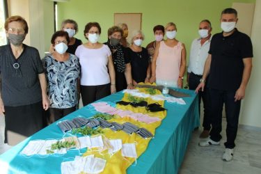 Ωραιόκαστρο: Μέλη των ΚΑΠΗ έφτιαξαν μάσκες προστασίας από τον κορονοϊό (ΦΩΤΟ)