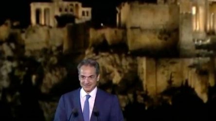 Μητσοτάκης: “Το φως του 21ου αιώνα αγκαλιάζει την Ακρόπολη”