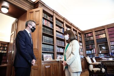 Με την Πρόεδρο της Δημοκρατίας συναντήθηκε ο Κ. Ζέρβας (ΦΩΤΟ)