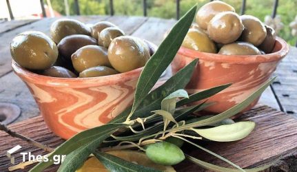 Φτιάχνουμε λαχταριστές σπιτικές πράσινες ελιές