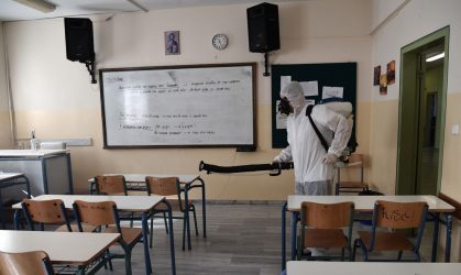 Κορονοϊός: Ανοικτό το ενδεχόμενο να μην ανοίξουν τα σχολεία – Οι σκέψεις για την αγορά
