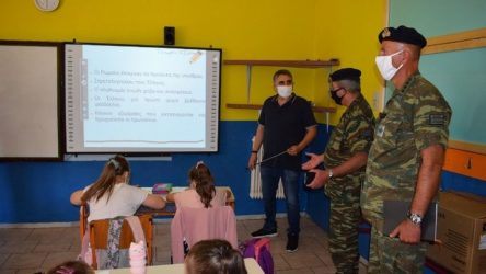 Θράκη: Δώρα σε μειονοτικά σχολεία από τον ελληνικό Στρατό