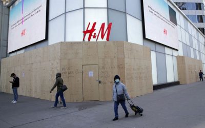 Η αλυσίδα H&M θα προχωρήσει στην απόλυση 1500 υπαλλήλων