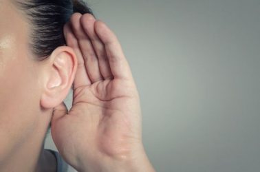 Κορονοϊός: Ξαφνική μόνιμη απώλεια ακοής στους ασθενείς