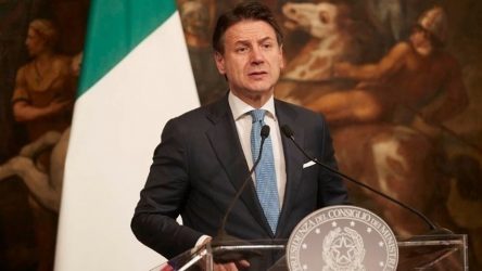 Κόντε: “Η Ιταλία θα προσφύγει για τις καθυστερήσεις στα εμβόλια”
